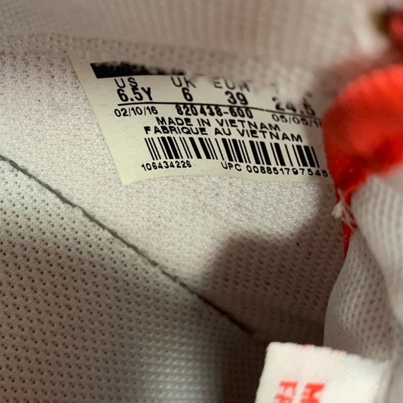 Red leather Nike Air Force 1 LV8 sneakers - Picture 11 of 12